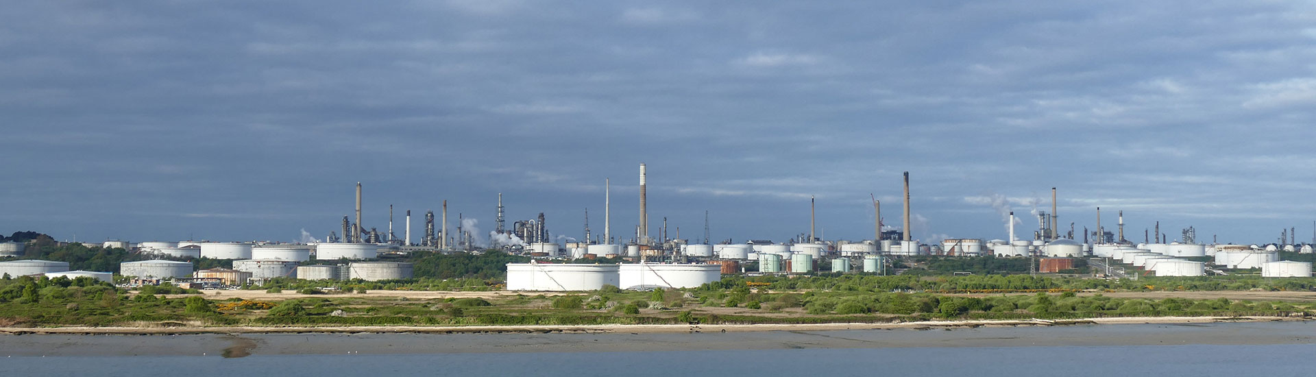 Protección de refinerías de petróleo con torres de seguridad móviles