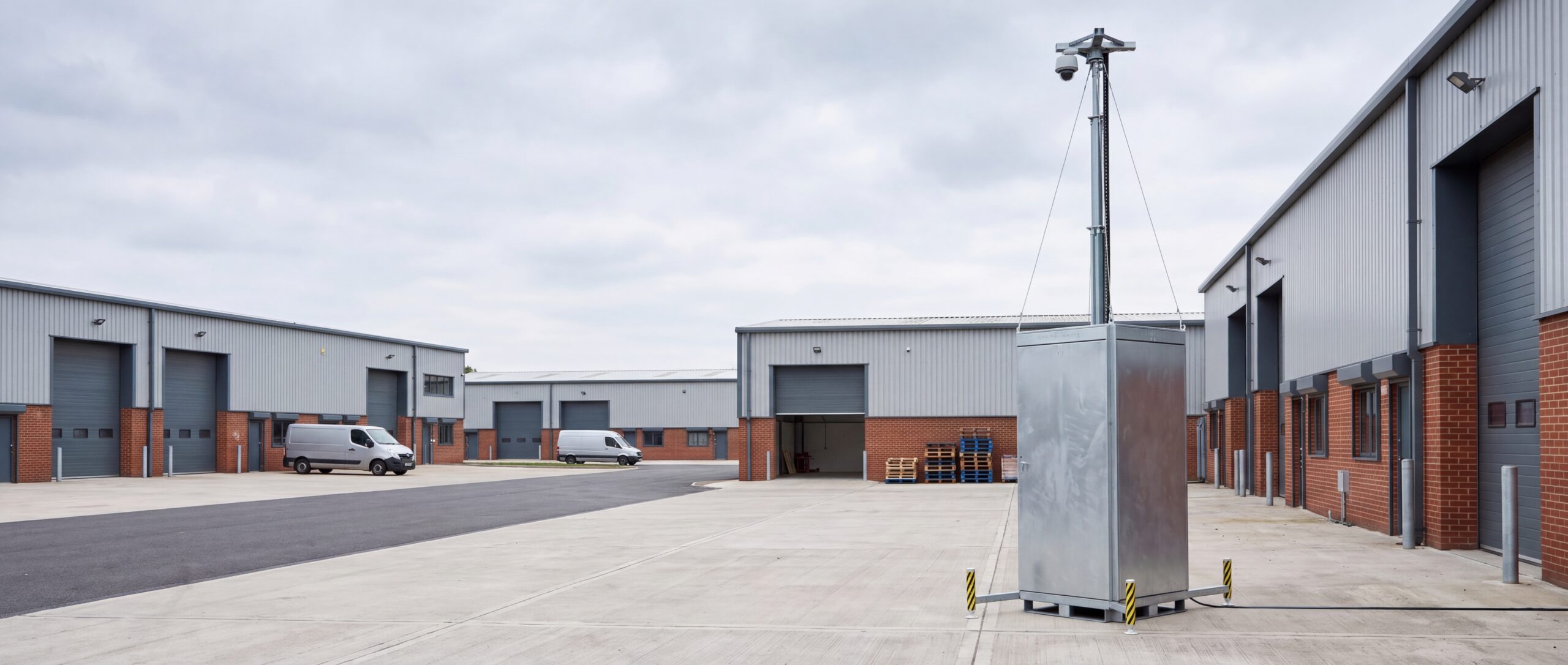 * Industrial Units & Estates - Basic plus - UK