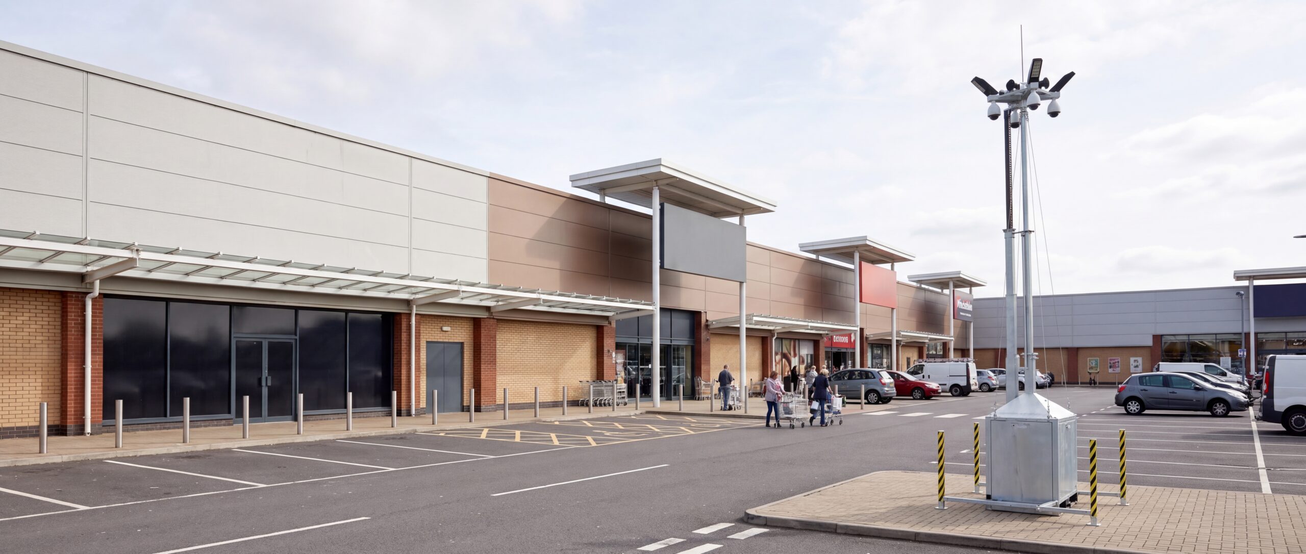 * Retail & Out-of-Town Units - UK - compact